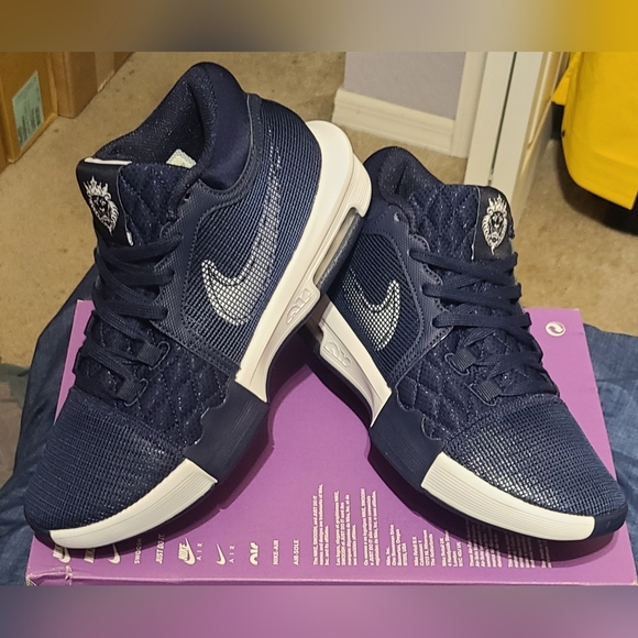 Nike LeBron Witness 8, New In Box (No Lid), Mens 7.5/Womens 9 - Picture 1 of 10
